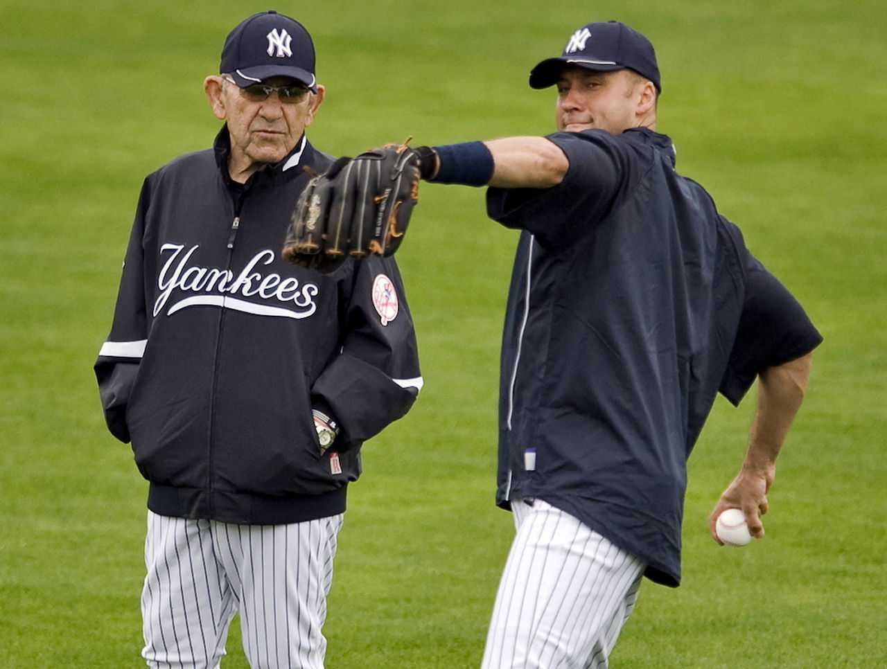 Heartbroken Jeter, Hal, baseball world remember Yogi