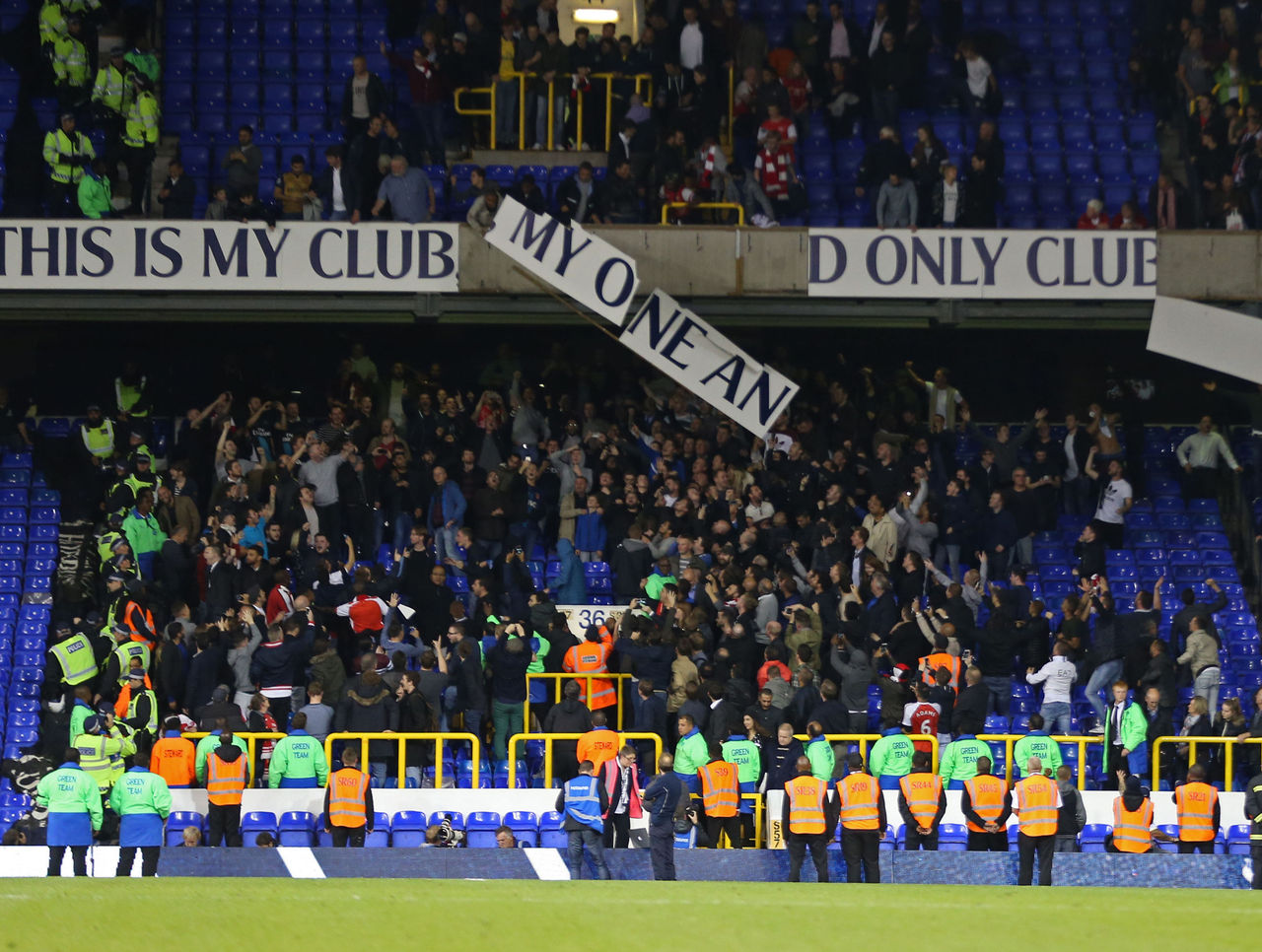 PHOTO: Tottenham fans smash up toilets at rival Arsenal's stadium ...