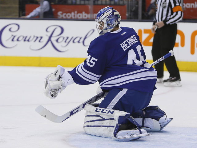 PHOTO: Maple Leafs don't cheap out on mannequins, apparently