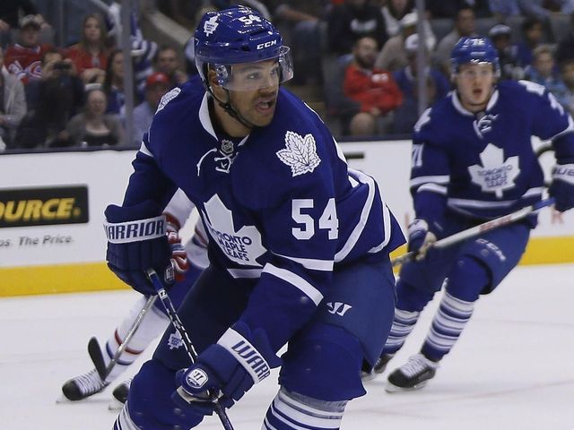 Maple Leafs release Mark Fraser from camp, reportedly signs with Senators