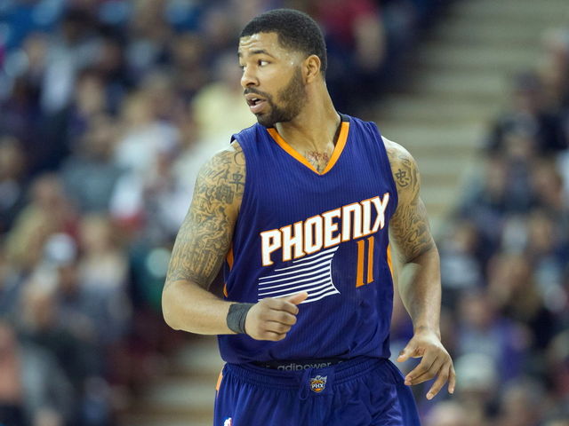 VIDEO: Markieff Morris flips the bird at heckling Suns fan