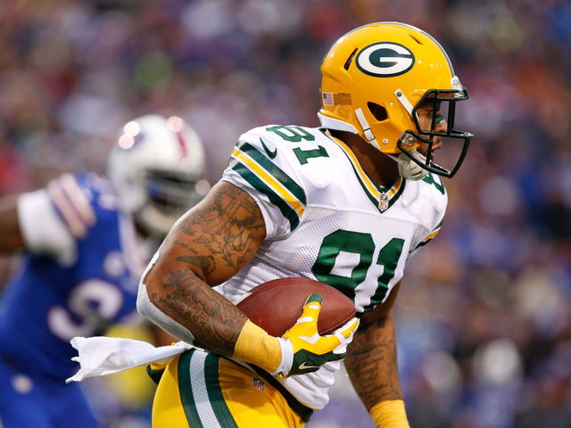 Lions sign suspended tight end Andrew Quarless