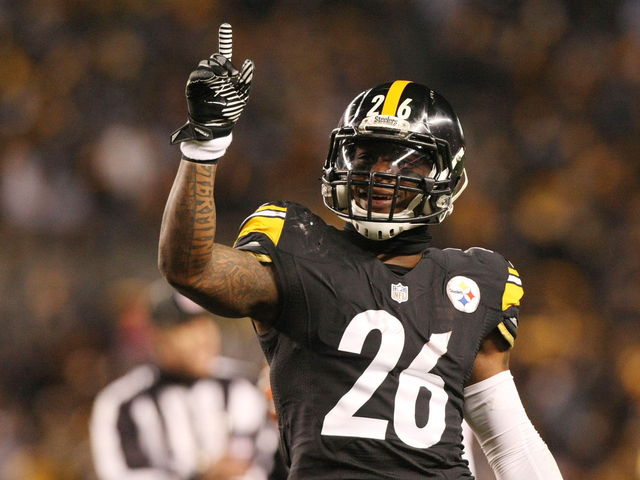 Steelers' Bell signs $12.1M franchise tag tender