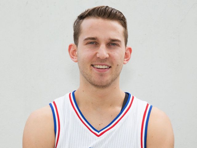 VIDEO: Nik Stauskas drains 3-pointers with random items