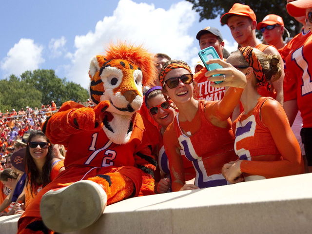 VIDEO: Shirtless fan belly flops into mud on 'College GameDay'