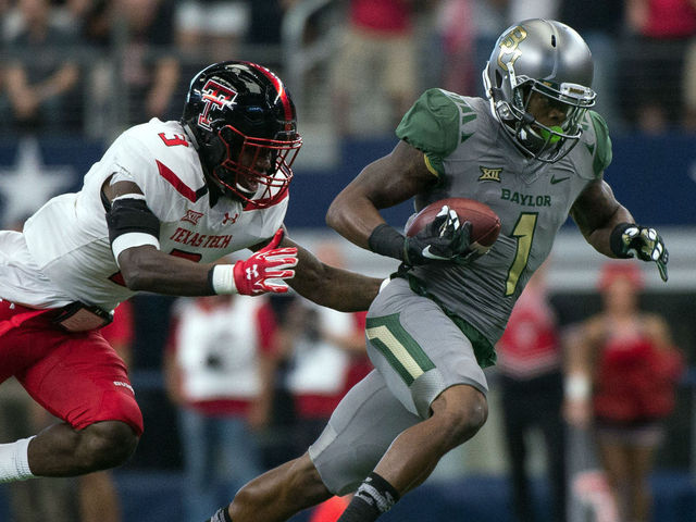 VIDEO: Ref leaves Baylor's Corey Coleman hanging