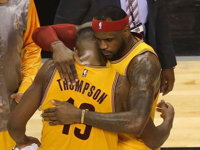 LeBron: Thompson's holdout a 'distraction'