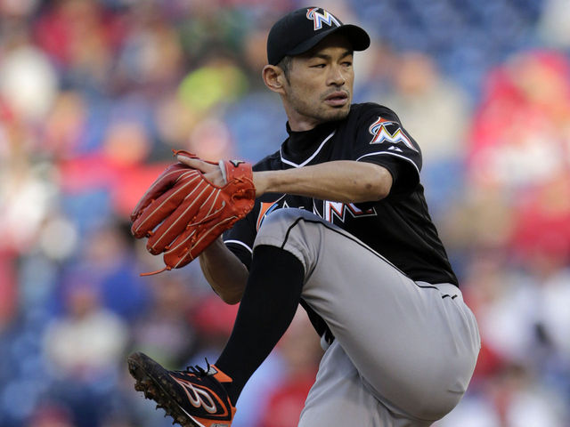 VIDEO: Ichiro makes 1st career pitching appearance