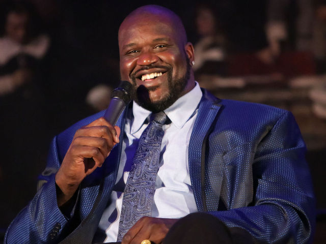 VIDEO: Shaquille O'Neal tries to squeeze into packed elevator for Super Bowl 50