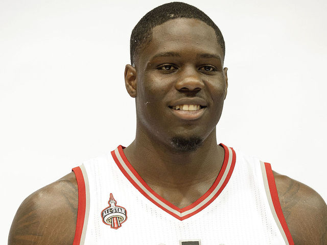 VIDEOS: Raptors' Bennett posterizes Lakers' Upshaw, rolls ankle soon after