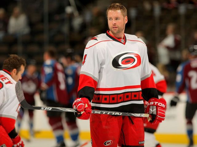 Ex-NHLer, current TV analyst Aaron Ward charged with assaulting woman