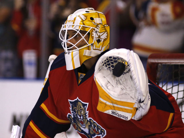 Panthers' Luongo passes Glenn Hall for 6th on games played list