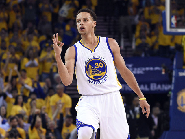 Curry picks up where he left off, drops 24 in 1st quarter