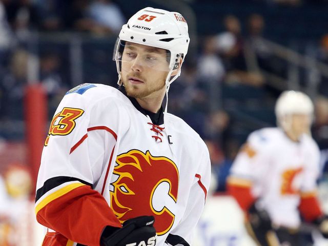 Red-hot Sam Bennett stoned in shootout as Flames lose to Oilers