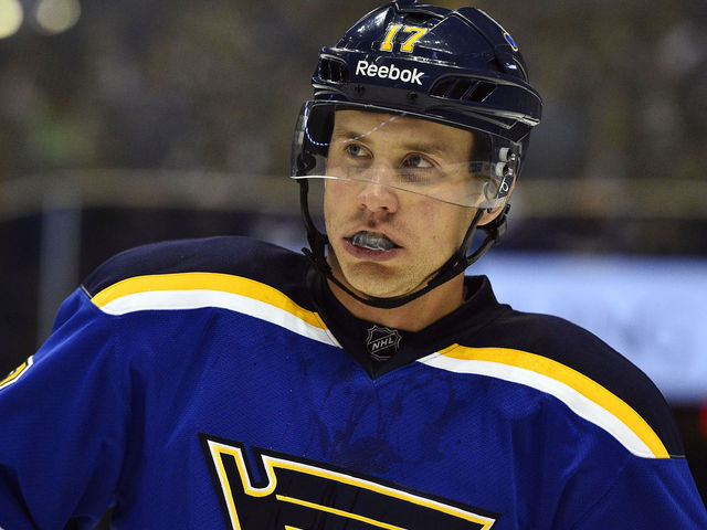 VIDEO: Blues' Schwartz remains hot thanks to ref's assist