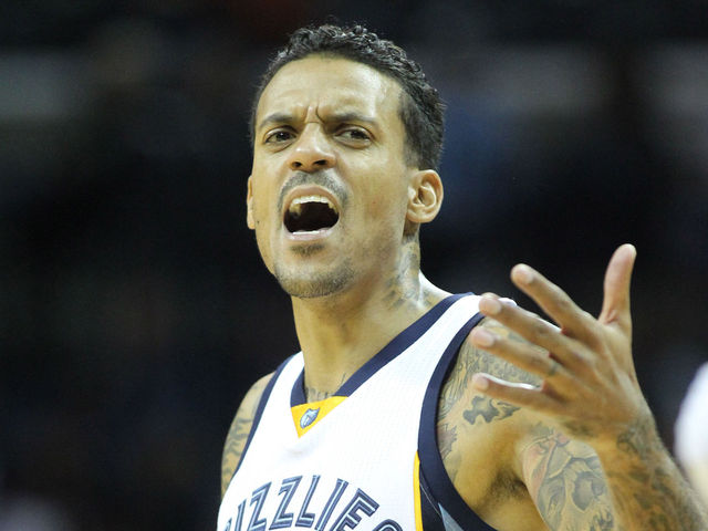 VIDEO: Pacers fans chant 'Derek Fisher' at Matt Barnes