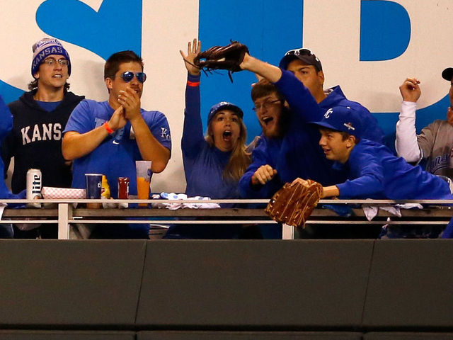 VIDEO: Royals fan catches controversial Moustakas home run