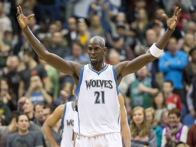 VIDEO: Wolves' Garnett tips over into 1st row, calls time-out