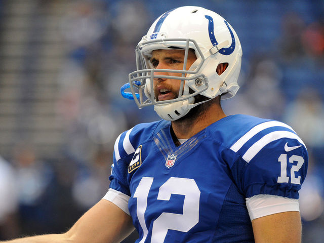 Luck misses practice with shoulder soreness, expects to play vs. Chargers