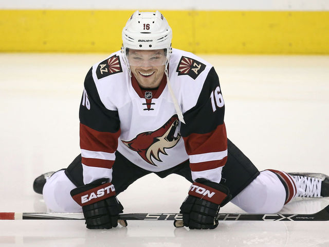 Watch: Max Domi, Taylor Hall take batting practice at Rogers Centre