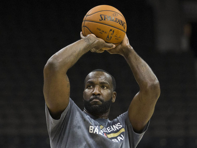 VIDEO: Kendrick Perkins scores with beautiful post move