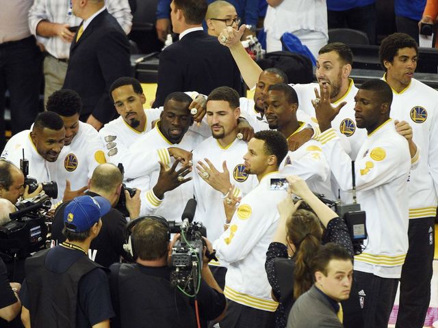 Warriors receive championship rings, unveil banner in pregame ceremony