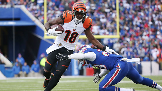 Fantasy: Strategy for drafting in the middle of the round