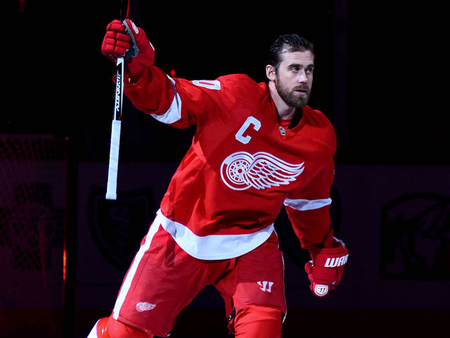 Red Wings' Zetterberg notches 500th assist, 800th point in win over Sens
