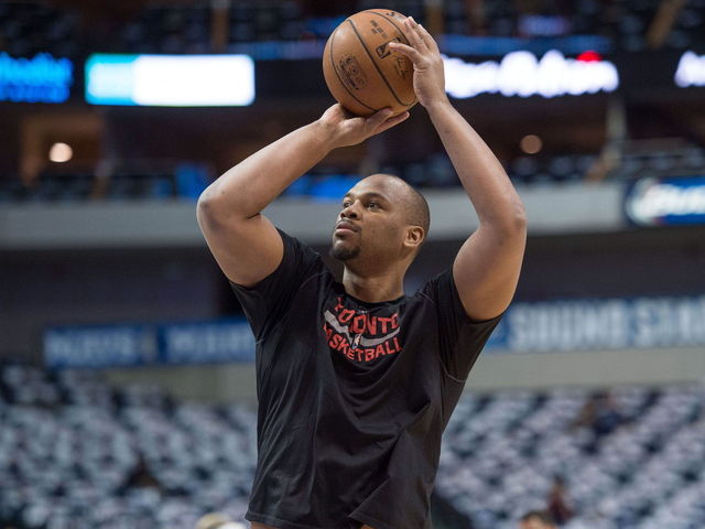 Rockets sign Chuck Hayes