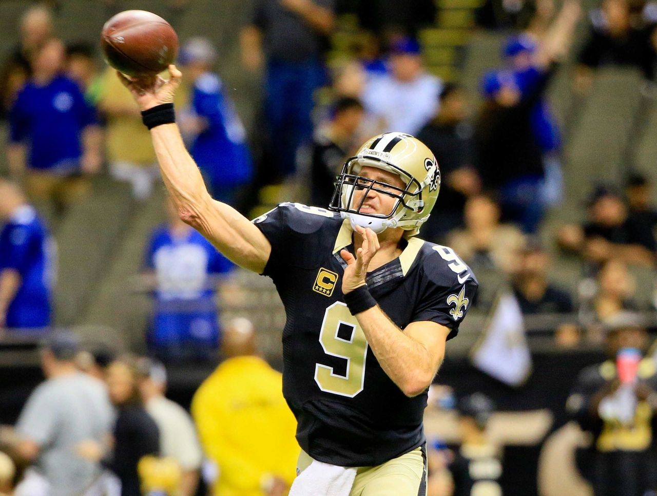 Drew Brees Throws Seven Touchdown Passes as Saints Beat Giants in