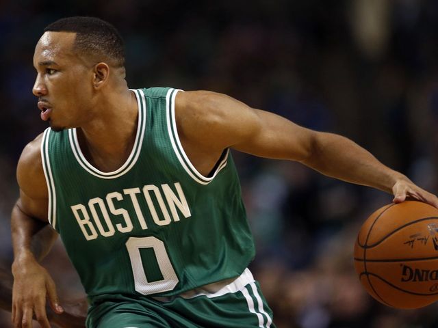 Celtics' Bradley hurts finger in loss to Spurs