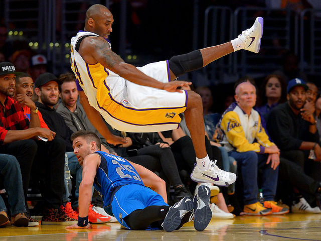 Kobe Bryant assesses early season struggles: 'I freaking suck'