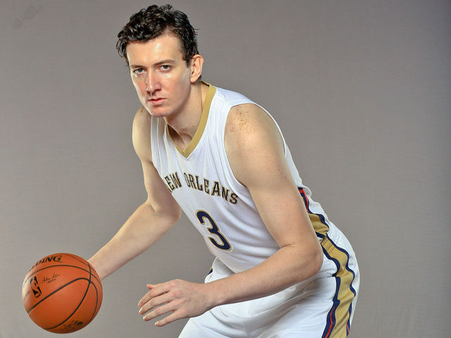 Pelicans' Asik still bothered by sore calf, sits vs. Magic