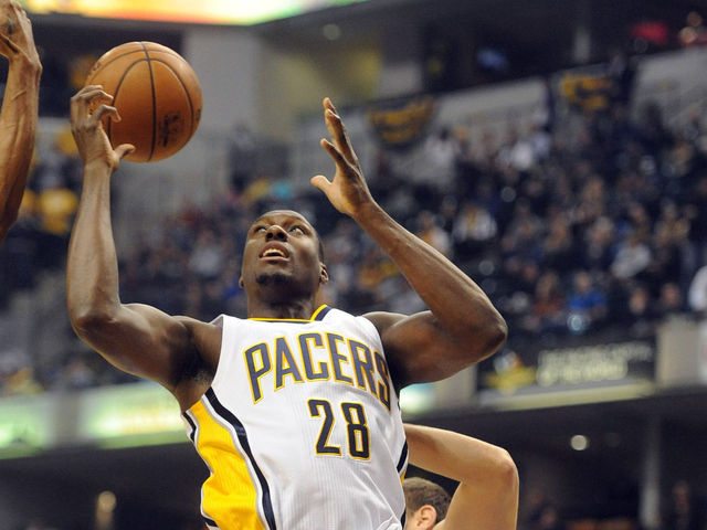 Mahinmi knocked out of Pacers' loss to Bulls with sore knee