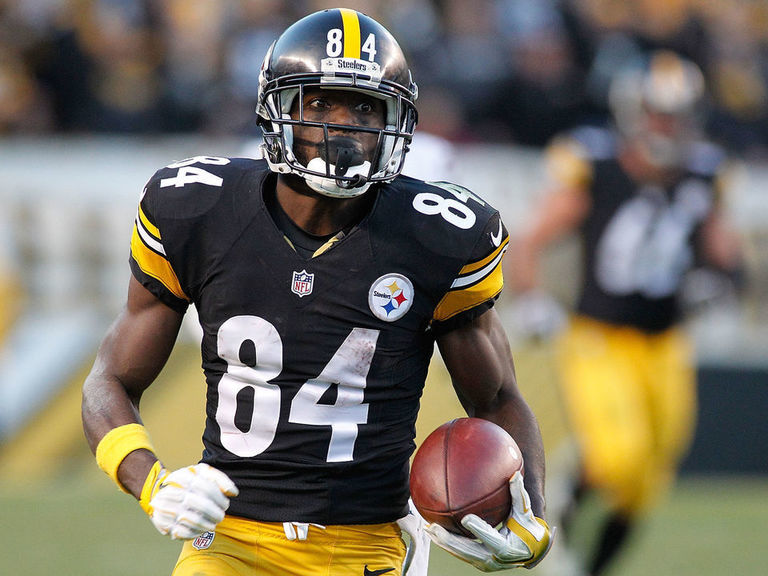 VIDEO Antonio Brown celebrates 3rd TD by jumping into goal post