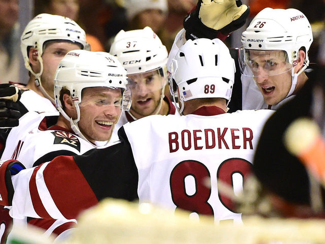 VIDEO: Getzlaf's gaffe hands Coyotes OT win over Ducks