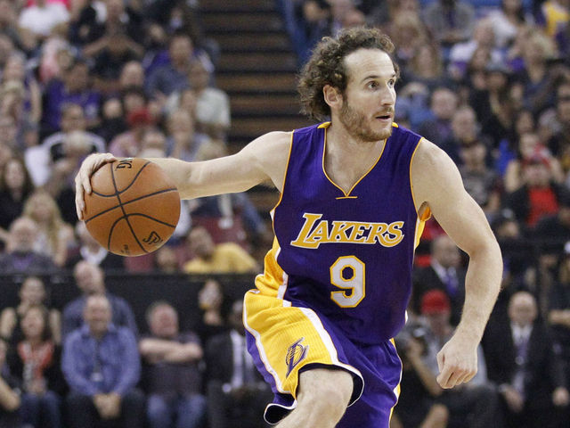 VIDEO: Marcelo Huertas tosses up embarrassing airball