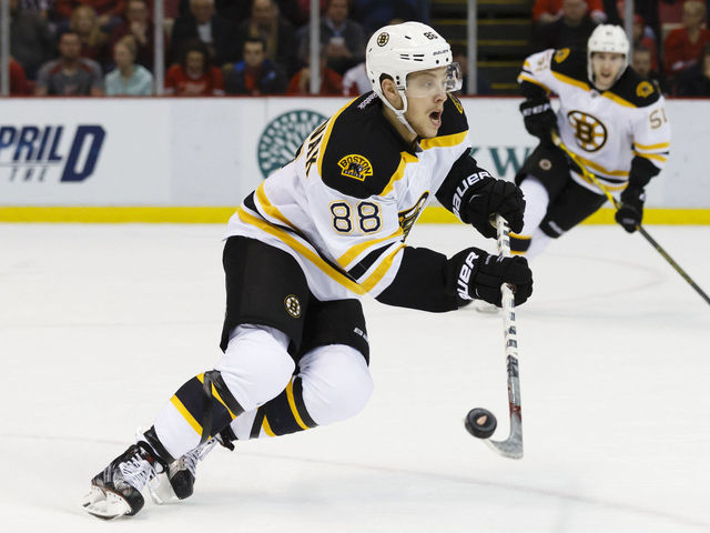 Bruins assign Pastrnak to AHL