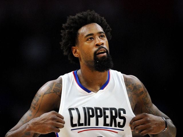 VIDEO: Mavs fans rain tepid boos on DeAndre Jordan