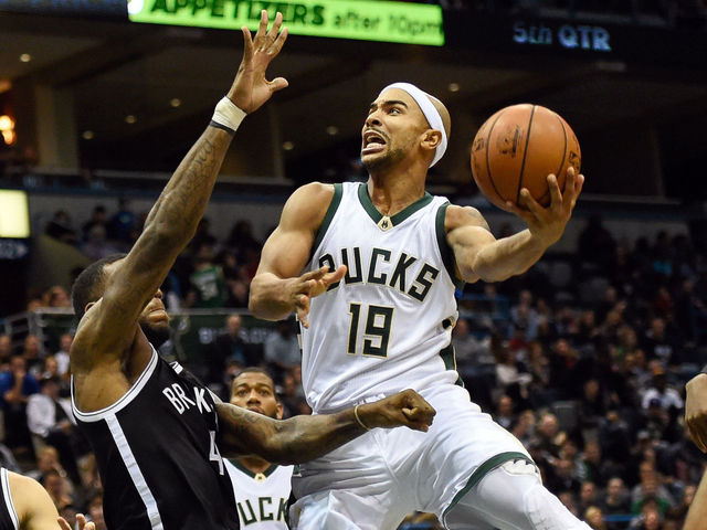 Bucks' Bayless re-injures ankle in loss to Spurs