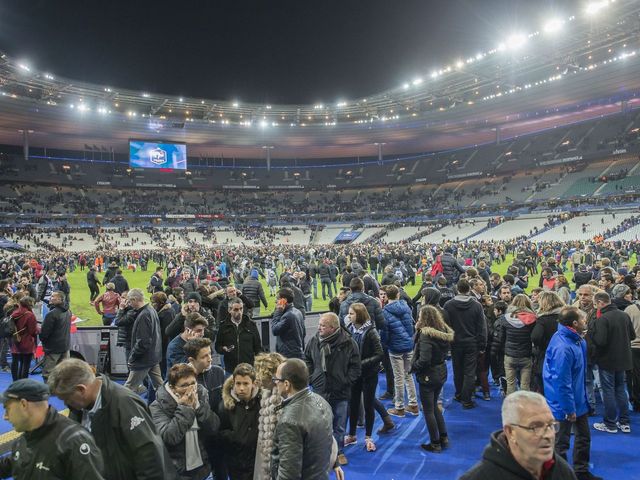 Bombings kill several outside Stade de France amid multiple attacks in Paris