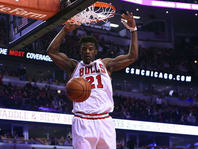 Watch: Butler hammers home Wade's lob pass