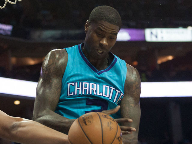 Hornets' Williams issued flagrant-2 foul for elbow to Knicks' Amundson