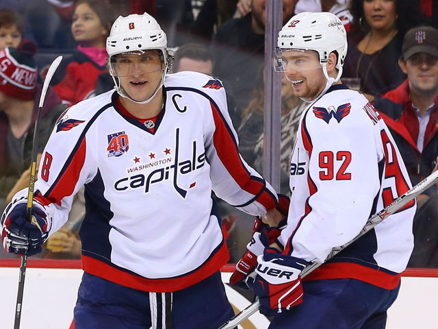 VIDEO: Kuznetsov fools Islanders with perfect spinning feed to Ovechkin