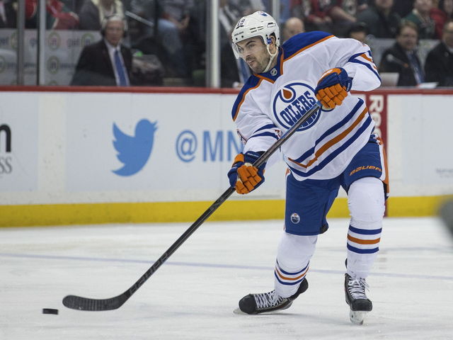 Oilers trade Schultz to Penguins