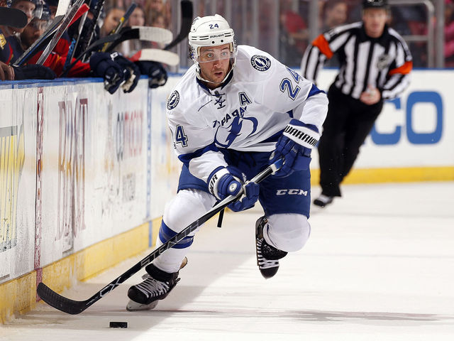 Lightning's Callahan injured vs. Flames, unable to return