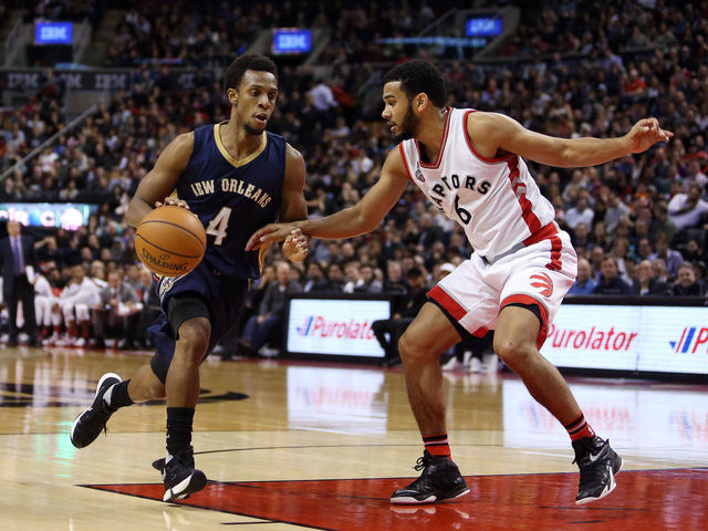Pelicans trade Ish Smith to Sixers for draft picks