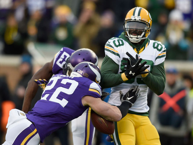 Report: NFL amends rules to ban hoodies