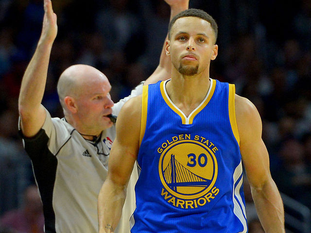 VIDEO: Splash Brothers drown Raptors with torrential 3-point attack
