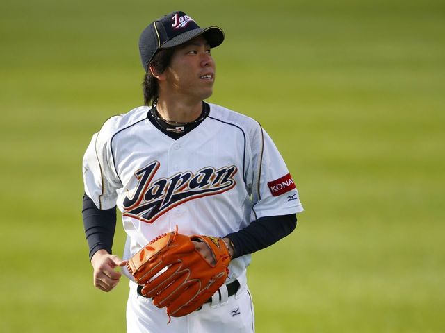 Dodgers make signing of Japanese pitcher Kenta Maeda official